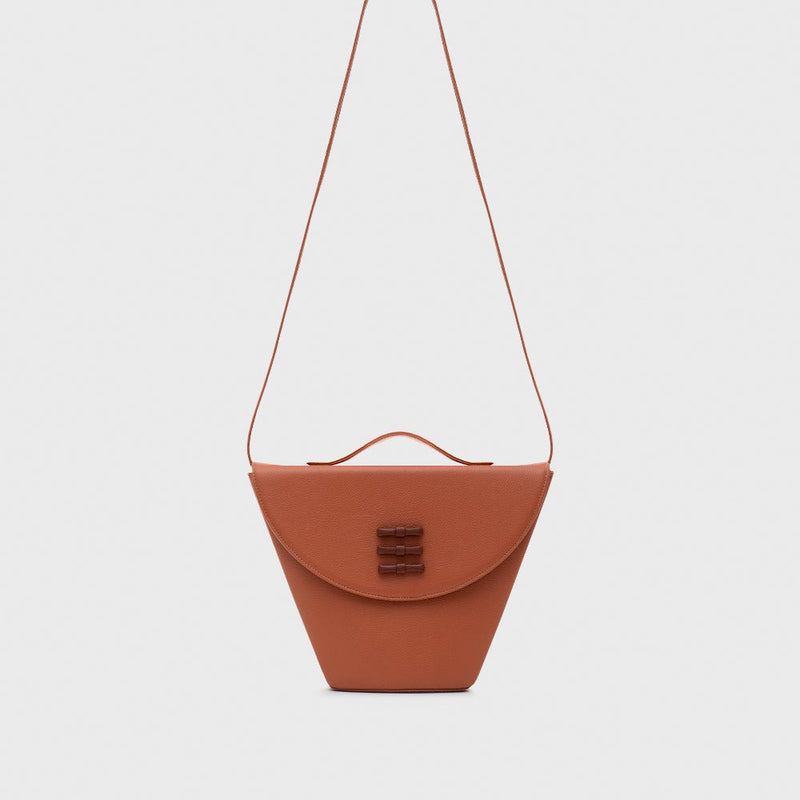 LUCILLE FLAP TRAPEZE BAG COBRE - Imagen 2