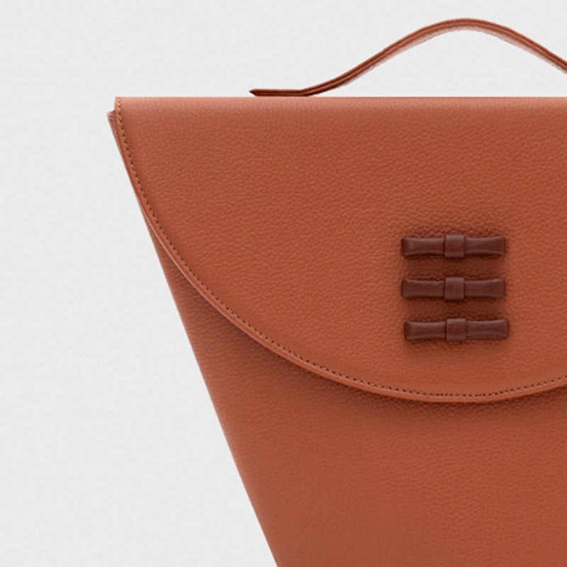 LUCILLE FLAP TRAPEZE BAG COBRE - Imagen 3